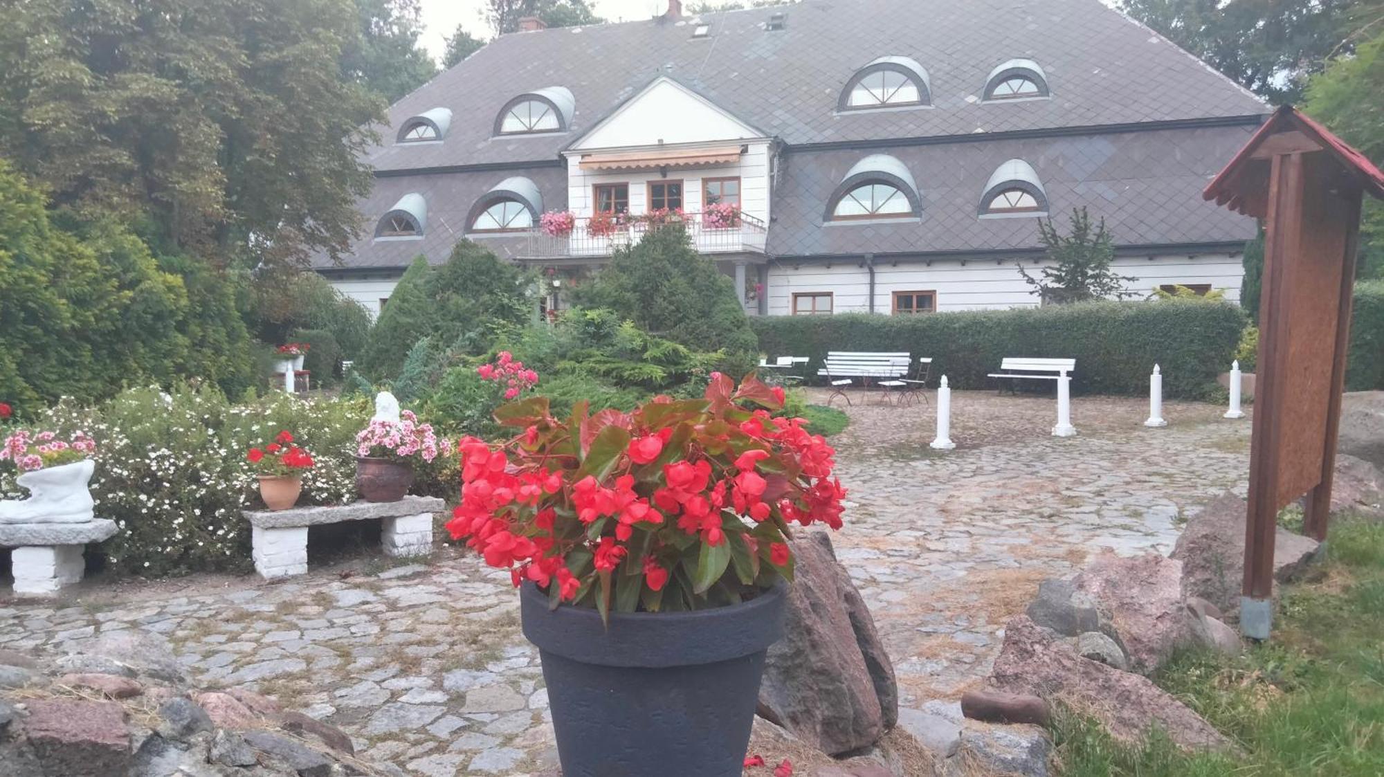 Dworek Pod Herbem Gądkowice Exterior foto