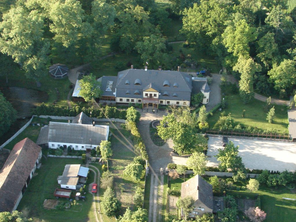 Dworek Pod Herbem Gądkowice Exterior foto